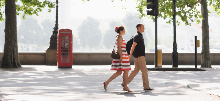 Travel-safe-London-Crime-Prevention-4-walking-L